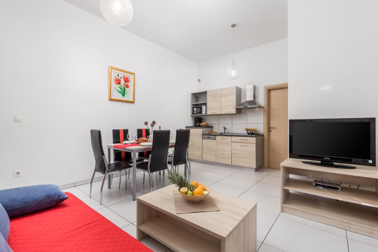 Romana And Tea Apartment *