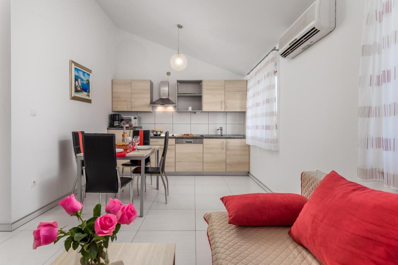 Romana And Tea Apartment *